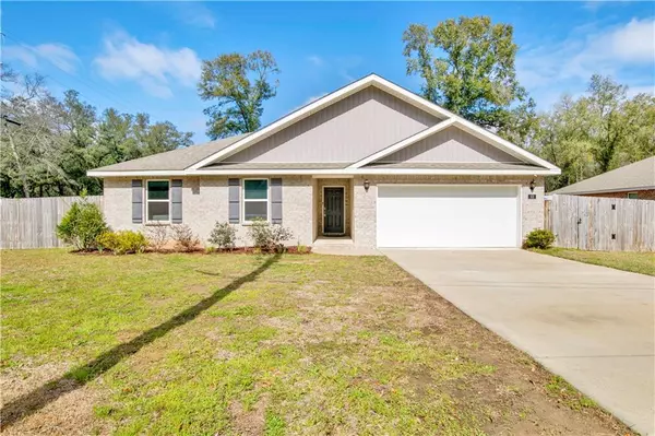 53 Hilltop AVE, Satsuma, AL 36572