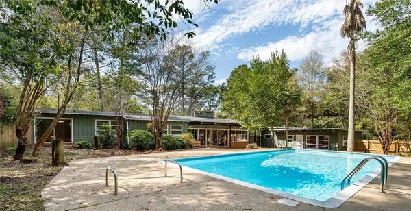 Mobile, AL 36609,275 Hillcrest DR