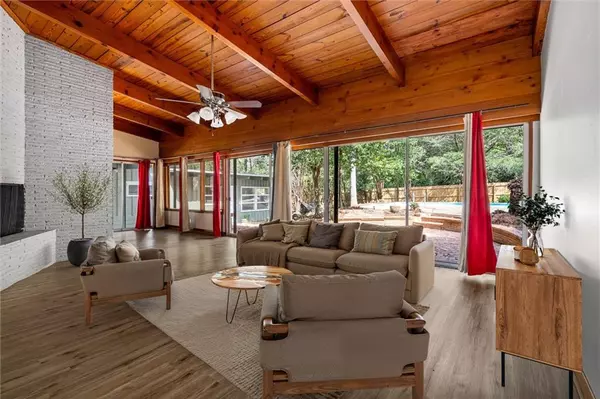 Mobile, AL 36609,275 Hillcrest DR