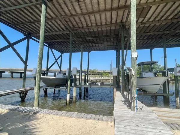 Dauphin Island, AL 36528,713 Lemoyne DR