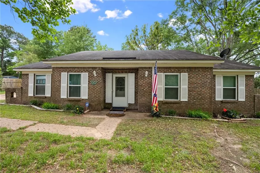 8341 Meadow LN N, Irvington, AL 36544