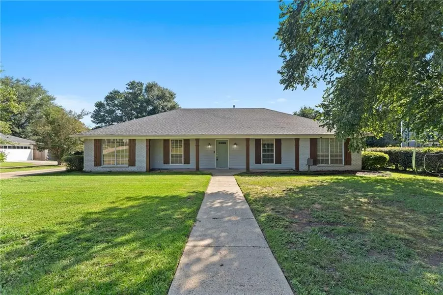 1213 Edinburgh CT, Mobile, AL 36609