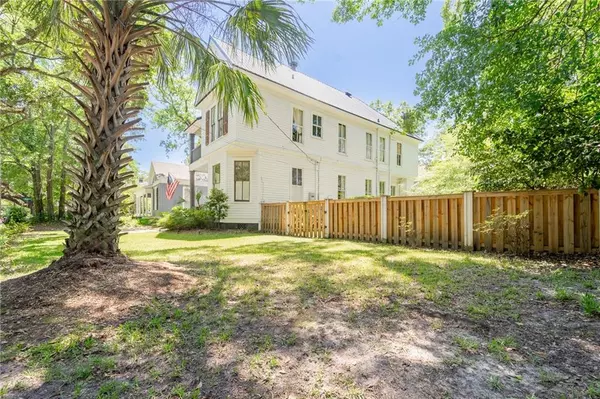 Mobile, AL 36604,1703 Dauphin ST
