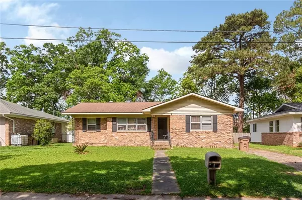 40 W Lourando DR, Mobile, AL 36606