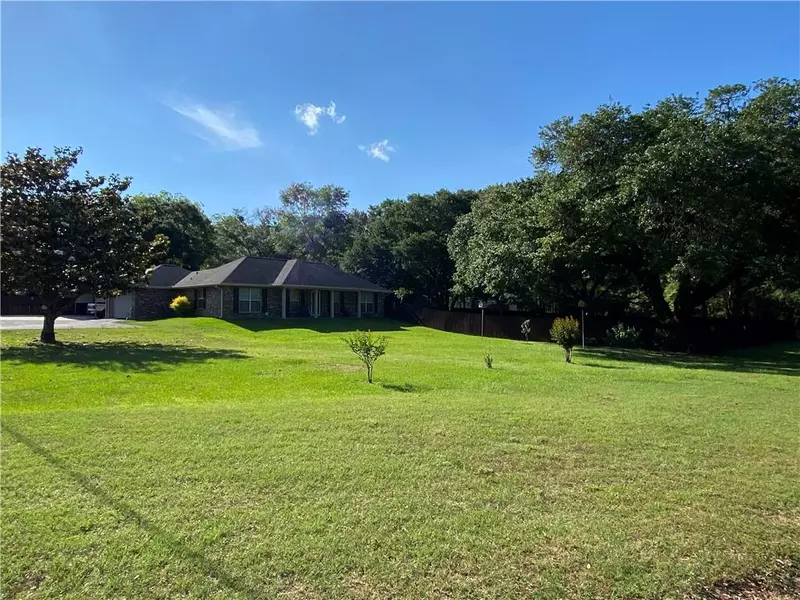 10480 Cleveland AVE, Irvington, AL 36544