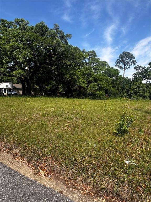 Mobile, AL 36609,713 Oak Circle DR E