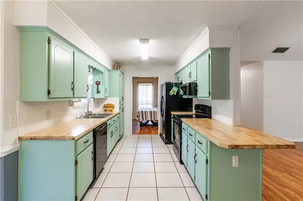 Semmes, AL 36575,1694 Woodforest DR