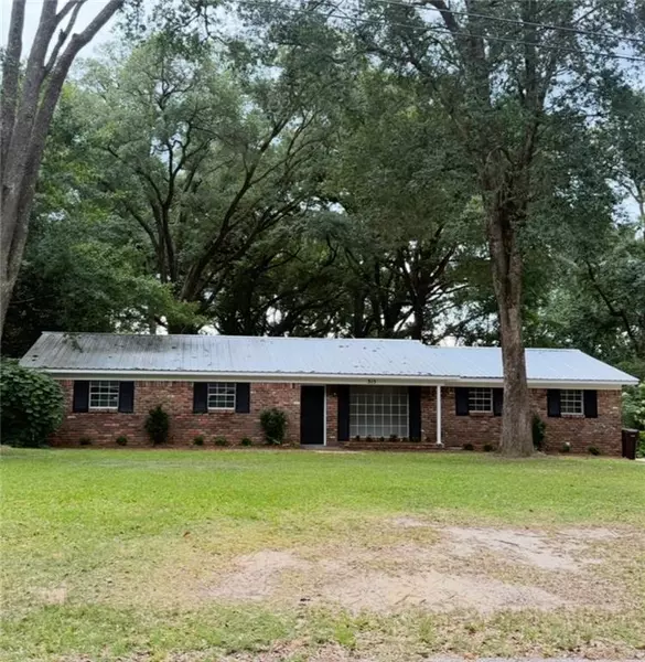 315 Thunderbird DR, Satsuma, AL 36572