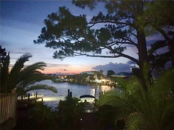 Dauphin Island, AL 36528,829 Desoto DR