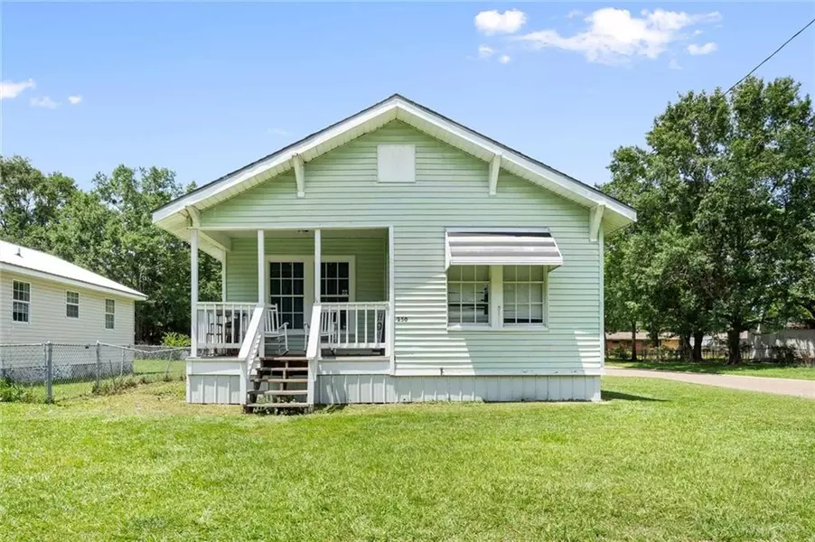 250 10th AVE, Chickasaw, AL 36611