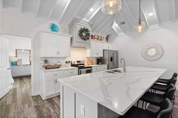 Dauphin Island, AL 36528,169 Pequeno ST