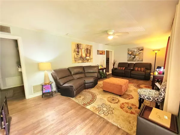 Mobile, AL 36618,5212 Colonial CIR N