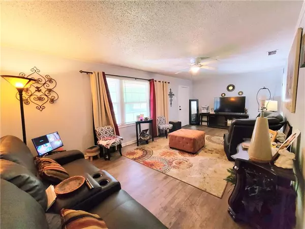 Mobile, AL 36618,5212 Colonial CIR N