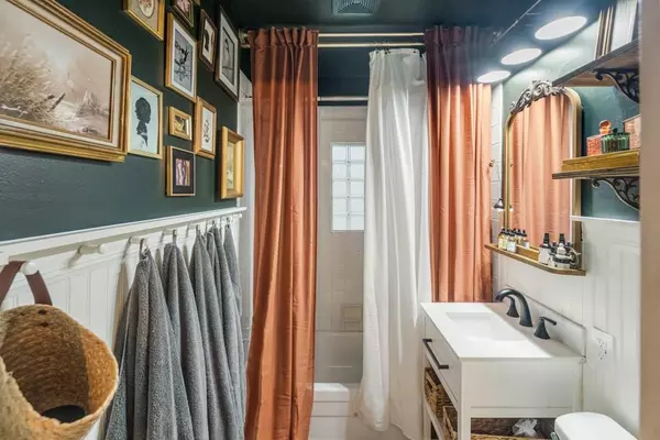 Mobile, AL 36606,216 Pinehill DR