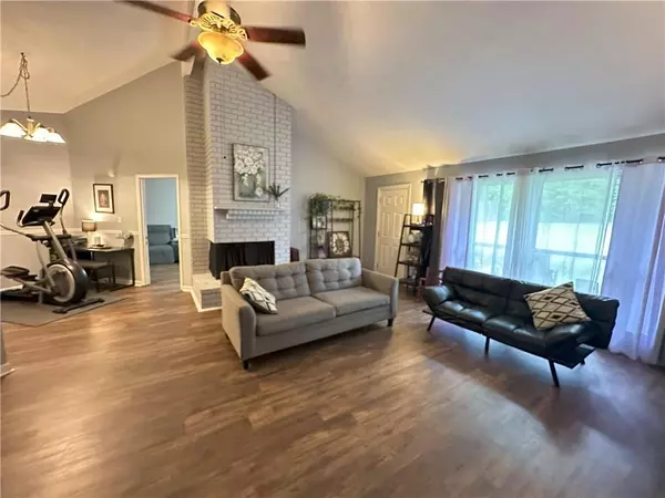 Daphne, AL 36526,124 Lake Forest BLVD