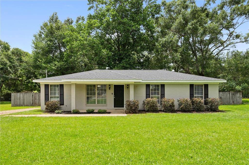 5024 Santos DR E, Mobile, AL 36619