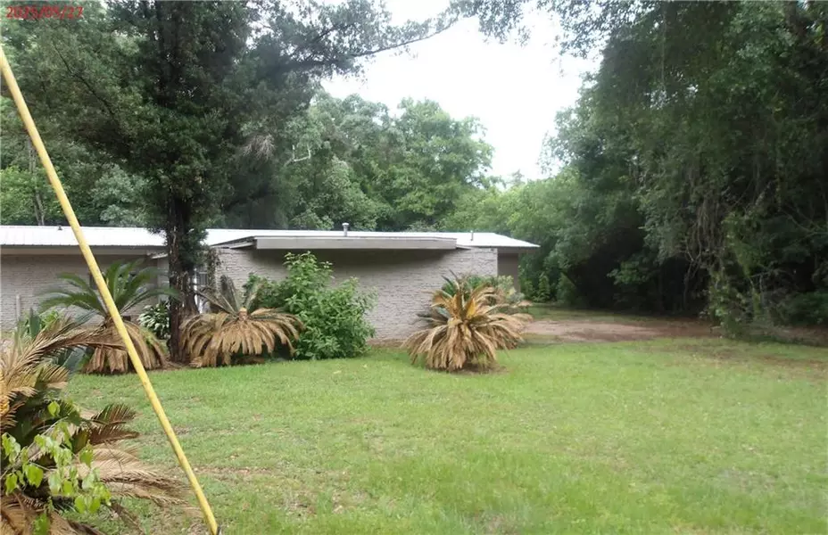 1293 Carlton Acres RD E, Mobile, AL 36605