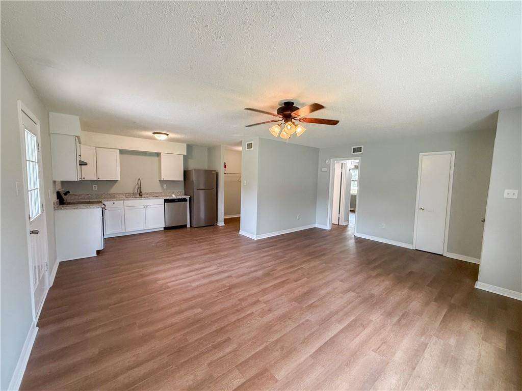 Semmes, AL 36575,8662 Maple ST #Apt. B