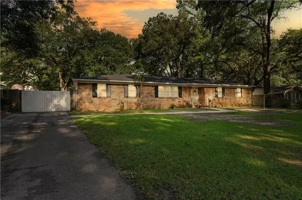 303 Camelot DR, Saraland, AL 36571