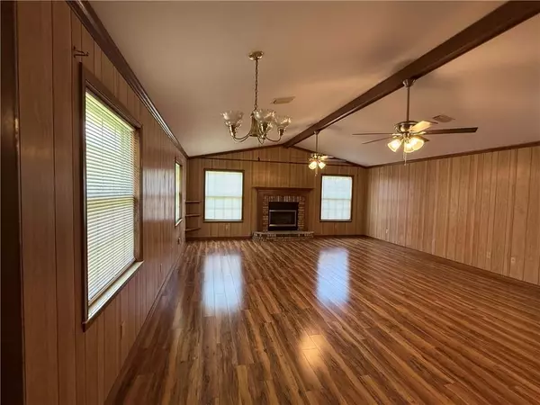 Foley, AL 36535,215 Palm AVE W