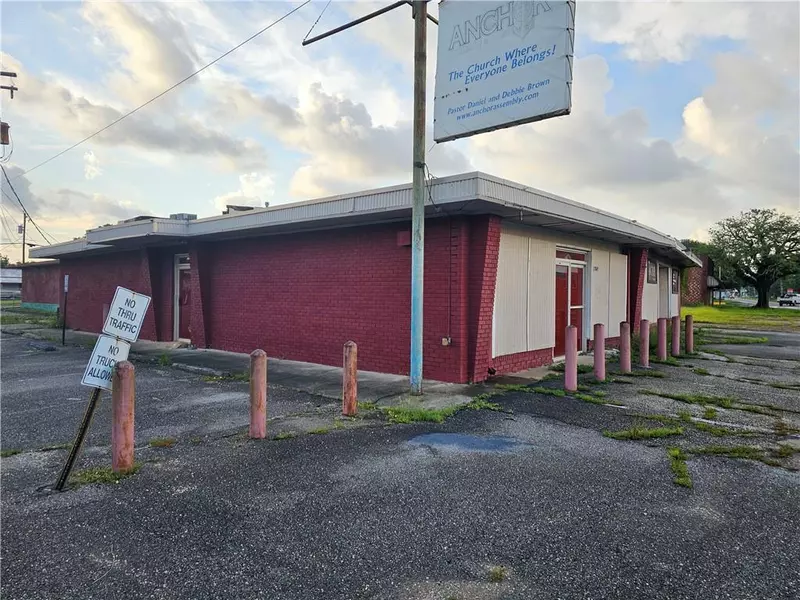 13855 Wintzell AVE S, Bayou La Batre, AL 36509