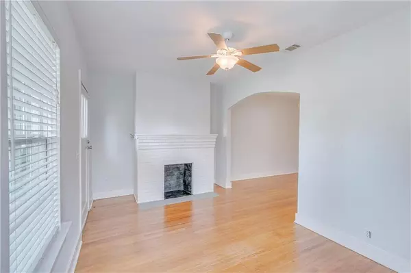 Mobile, AL 36607,1852 Old Shell RD