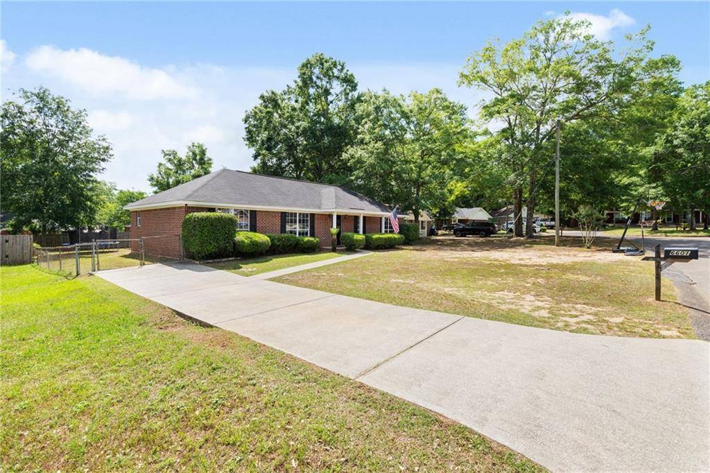 6601 Woodside CT E, Theodore, AL 36582