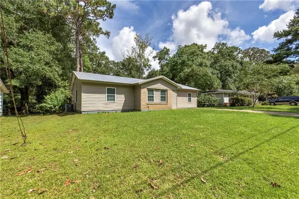 Mobile, AL 36608,902 Memory LN