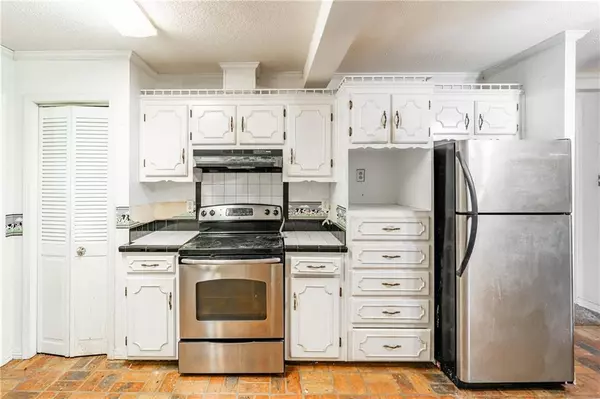 Semmes, AL 36575,2428 Blue Grass WAY