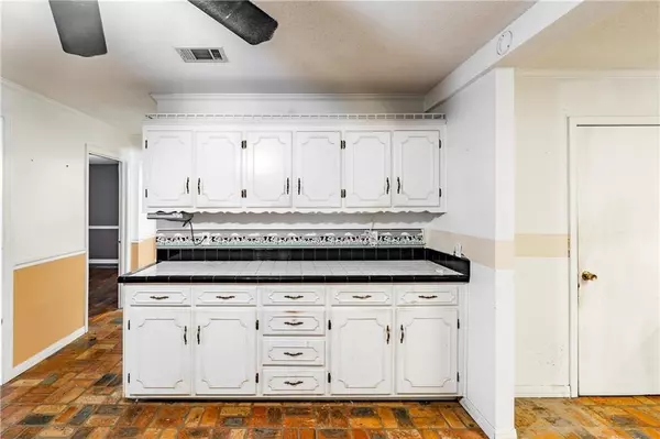 Semmes, AL 36575,2428 Blue Grass WAY