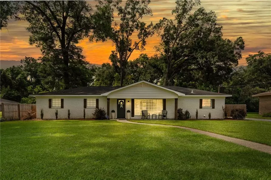 25 Cherry DR, Saraland, AL 36571