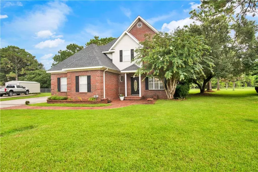 8020 Shannon DR N, Irvington, AL 36544