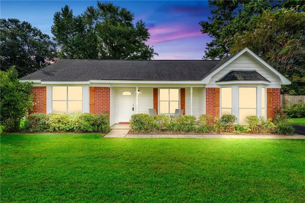 Mobile, AL 36608,9601 Royal Woods DR S