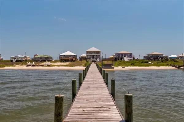 Dauphin Island, AL 36528,2714 Bienville BLVD