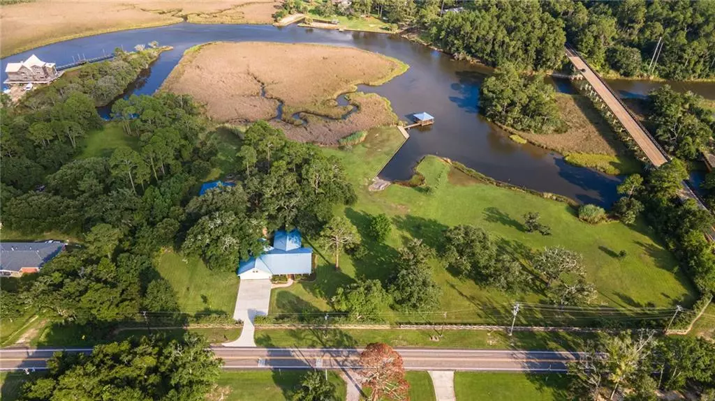 15025 Bellingrath RD, Coden, AL 36523