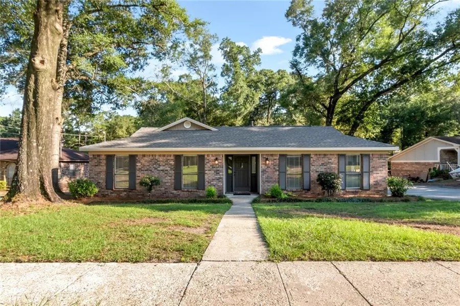5259 Maudelayne DR N, Mobile, AL 36693