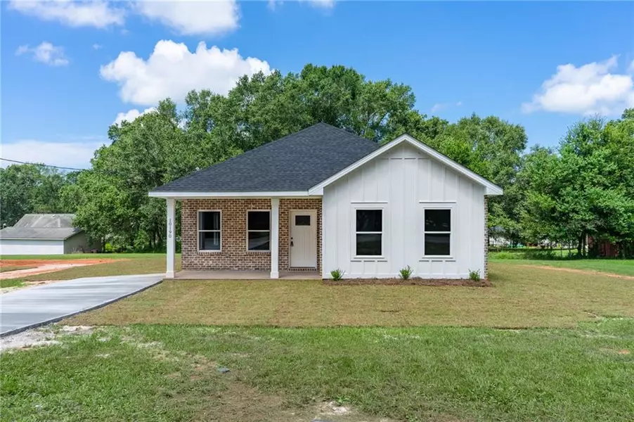 10190 Pecan ST, Grand Bay, AL 36541