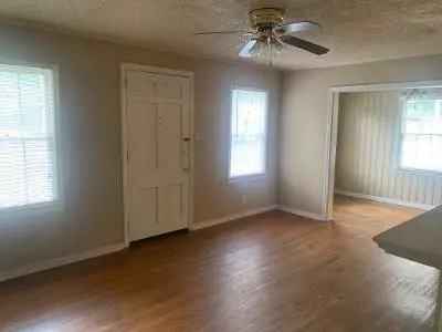 Mobile, AL 36606,210 Pinehill DR