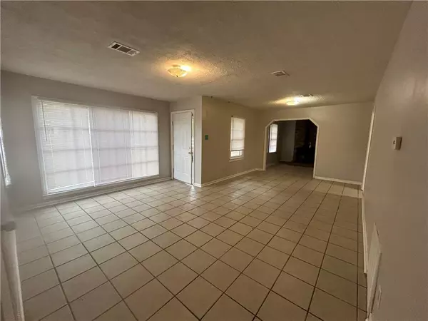 Mobile, AL 36618,7182 Peachtree LN N