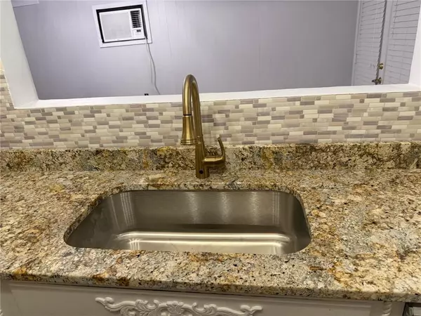 Mobile, AL 36610,1318 Dr. Martin Luther King Jr AVE N