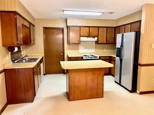 Mobile, AL 36609,612 Marcus DR