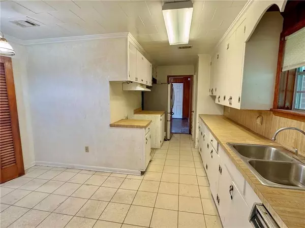 Atmore, AL 36502,511 4th AVE