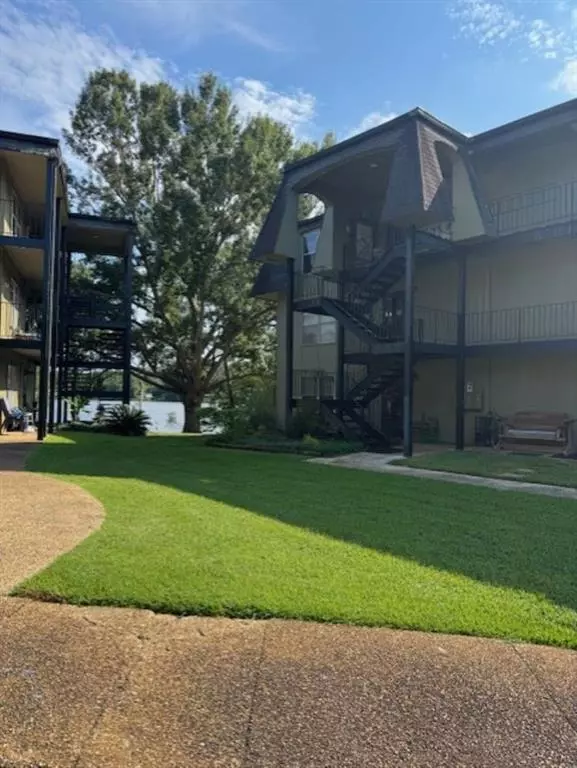 301 Riverbend DR #301, Mobile, AL 36605