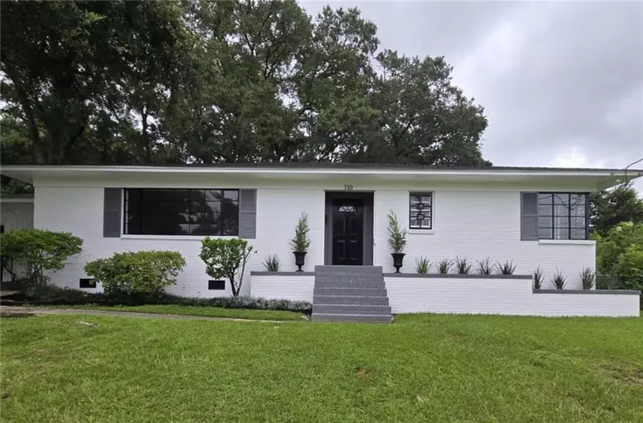 310 Lourdes CIR E, Mobile, AL 36617