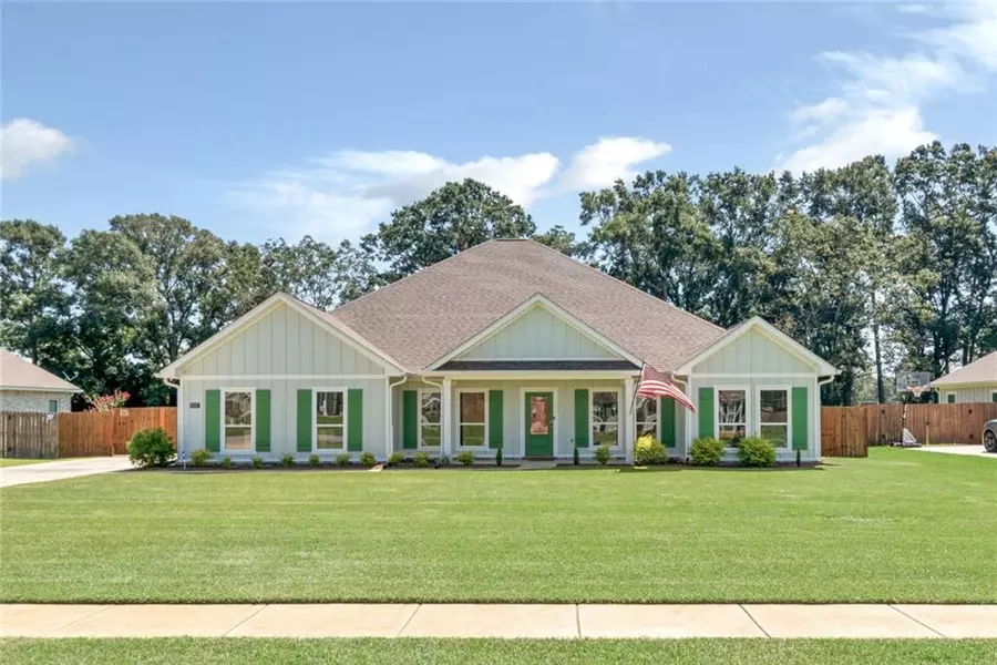 5737 Orchard LN E, Grand Bay, AL 36541