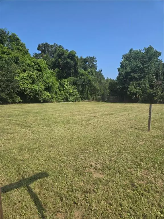 Mobile, AL 36605,1502 Duval ST