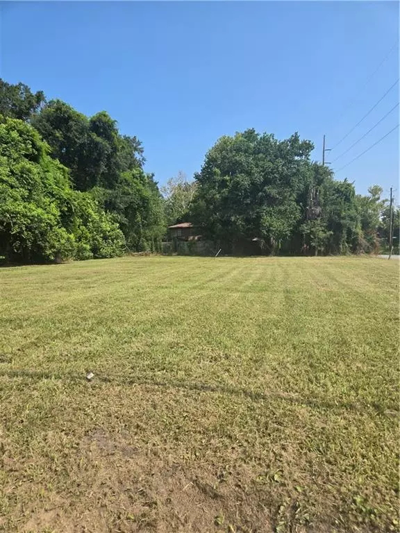 Mobile, AL 36605,1502 Duval ST