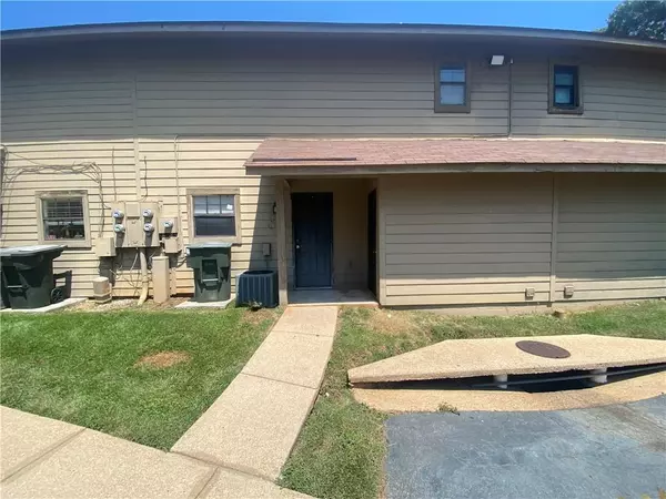 Daphne, AL 36526,200 Parma DR #B3