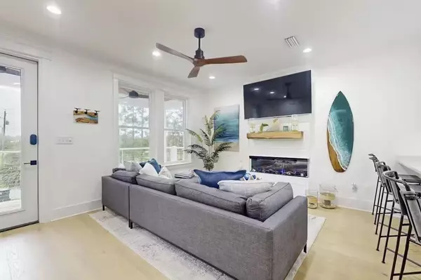 Dauphin Island, AL 36528,1438 Bienville BLVD