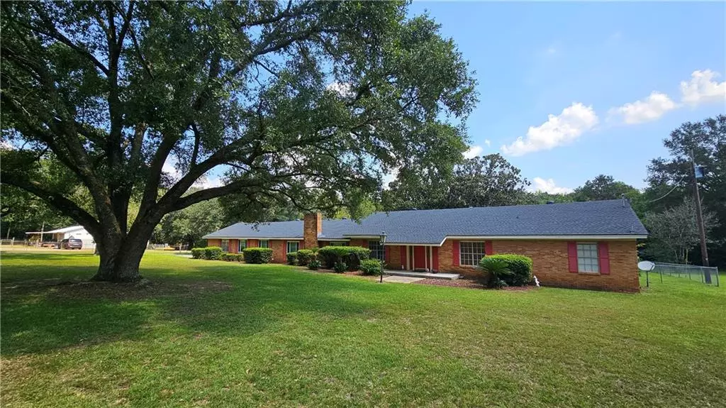 10450 Lockwood DR, Grand Bay, AL 36541